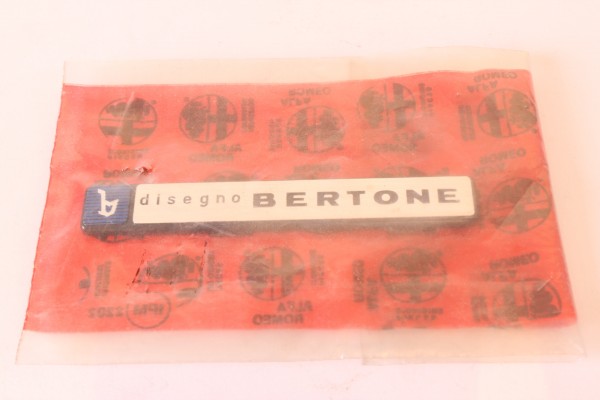 Modellzeichen Schriftzug 'disegno BERTONE' Alfa 90 Seite NEU Original