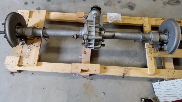 Hinterachse kpl. ,Gebraucht, Spider u. Bertone 2000 (105er)ohne Diff-Sperre leichte Geräusche, renovierungsbedürftig, funkt.-fähig,aber aussen  gestrahlt, er Typen Übers. 10/41 ohne Diff.-Sperre